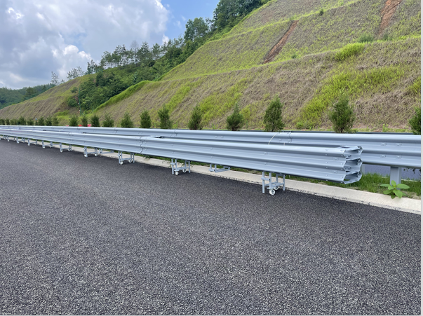 河北路美濟南至濰坊高速公路交安工程開口護欄1